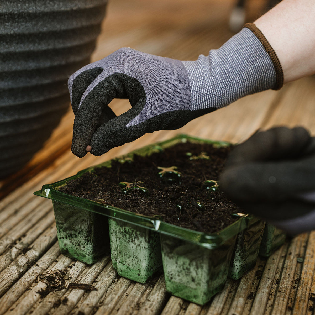 Kent & Stowe Premium Seed & Weed Gloves lifestyle 2
