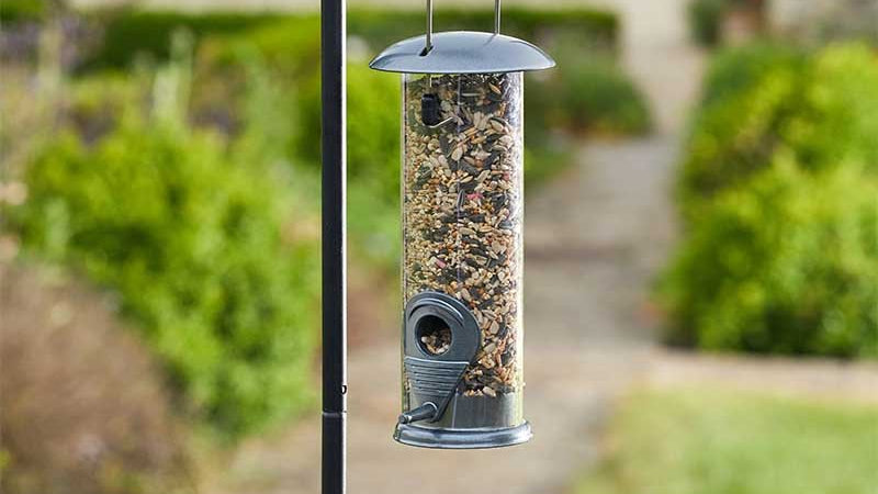 Complete Uno Feeding Station