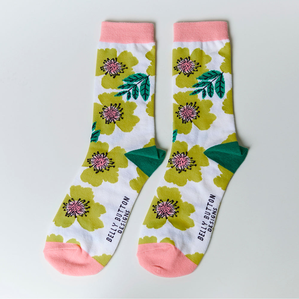 Bamboo socks with yellow rose design