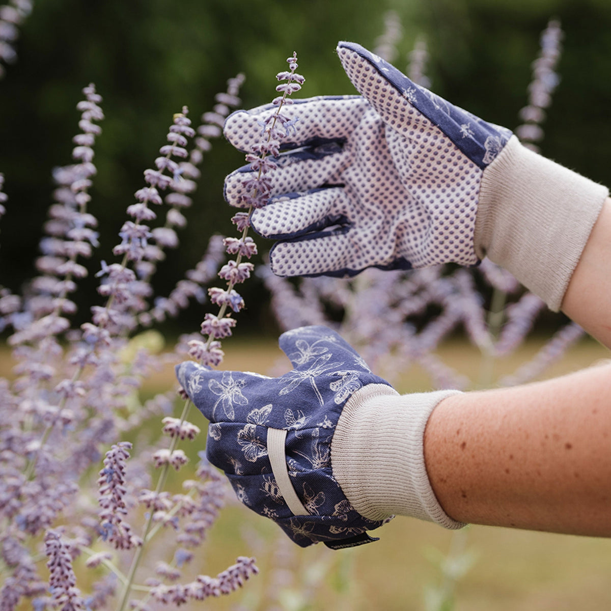 Kent & Stowe Flutterbugs Print Cotton Gloves lifestyle