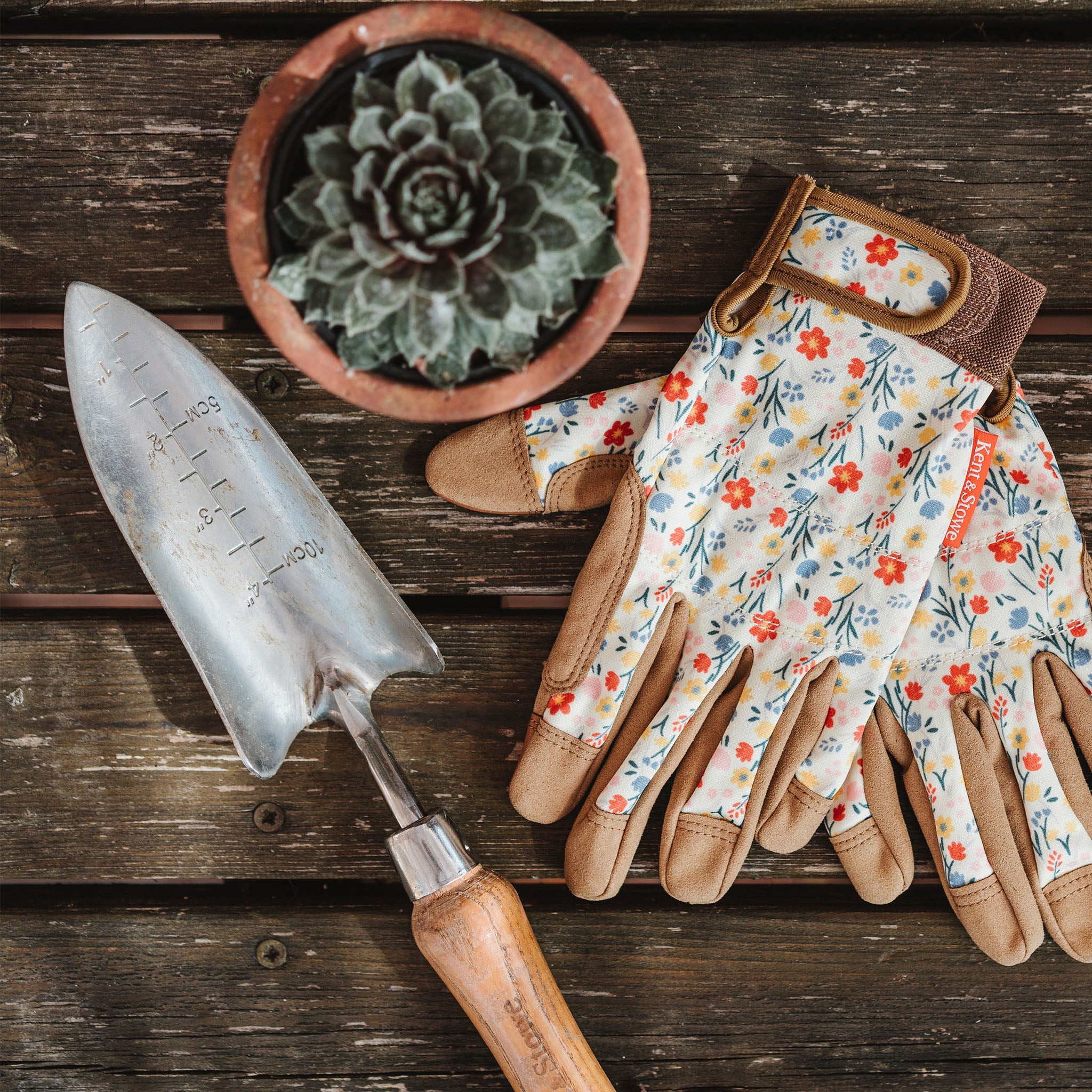 Kent & Stowe Stainless Steel Hand Transplanting Trowel detail