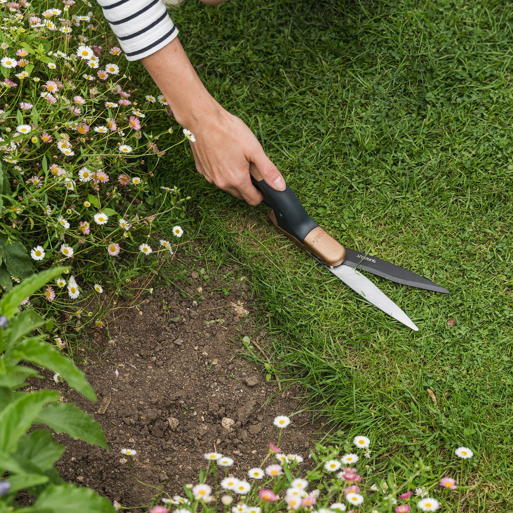 Kent & Stowe SureCut Single Handed Grass Shears in use