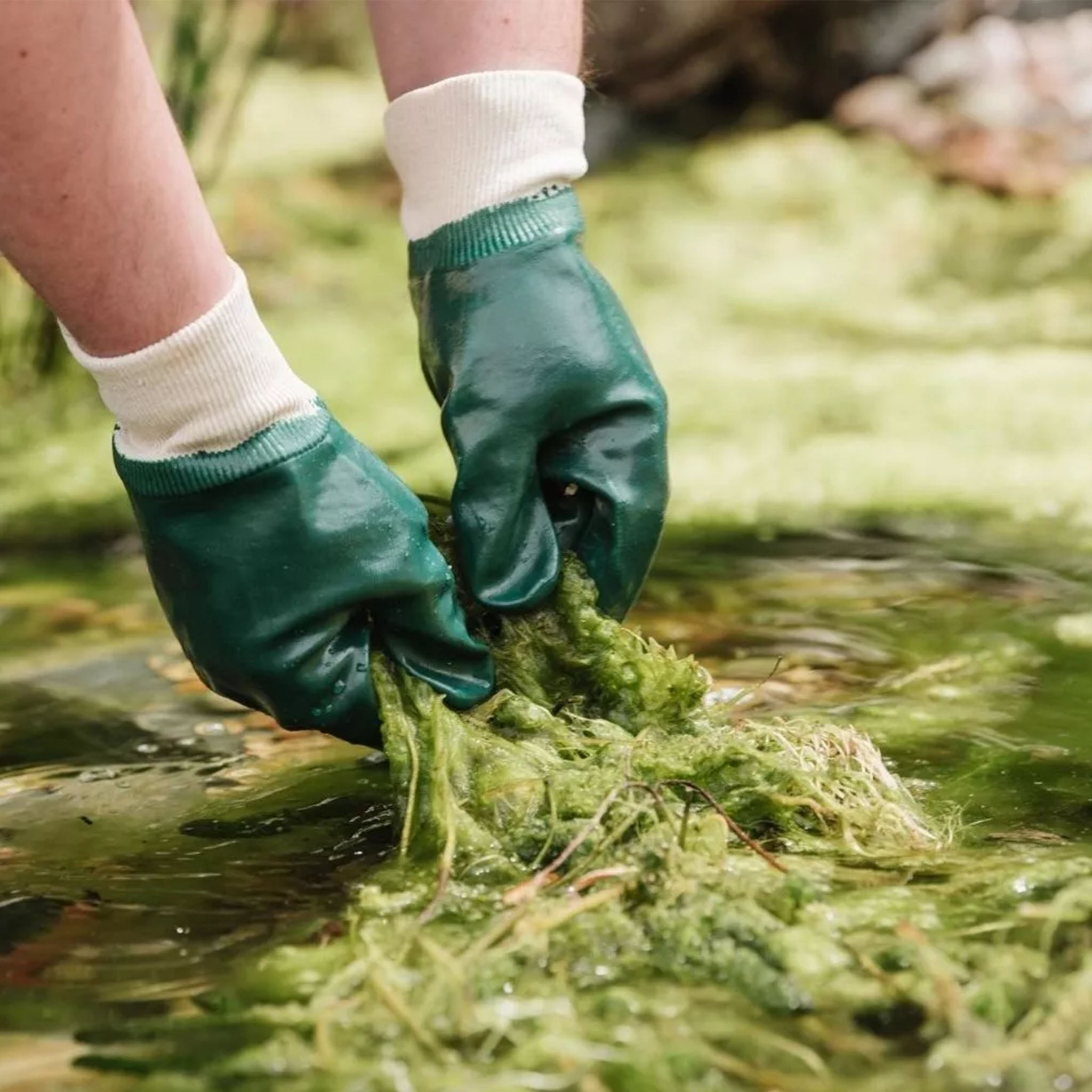 Kent & Stowe Water Resistant Super Grip Gloves in use