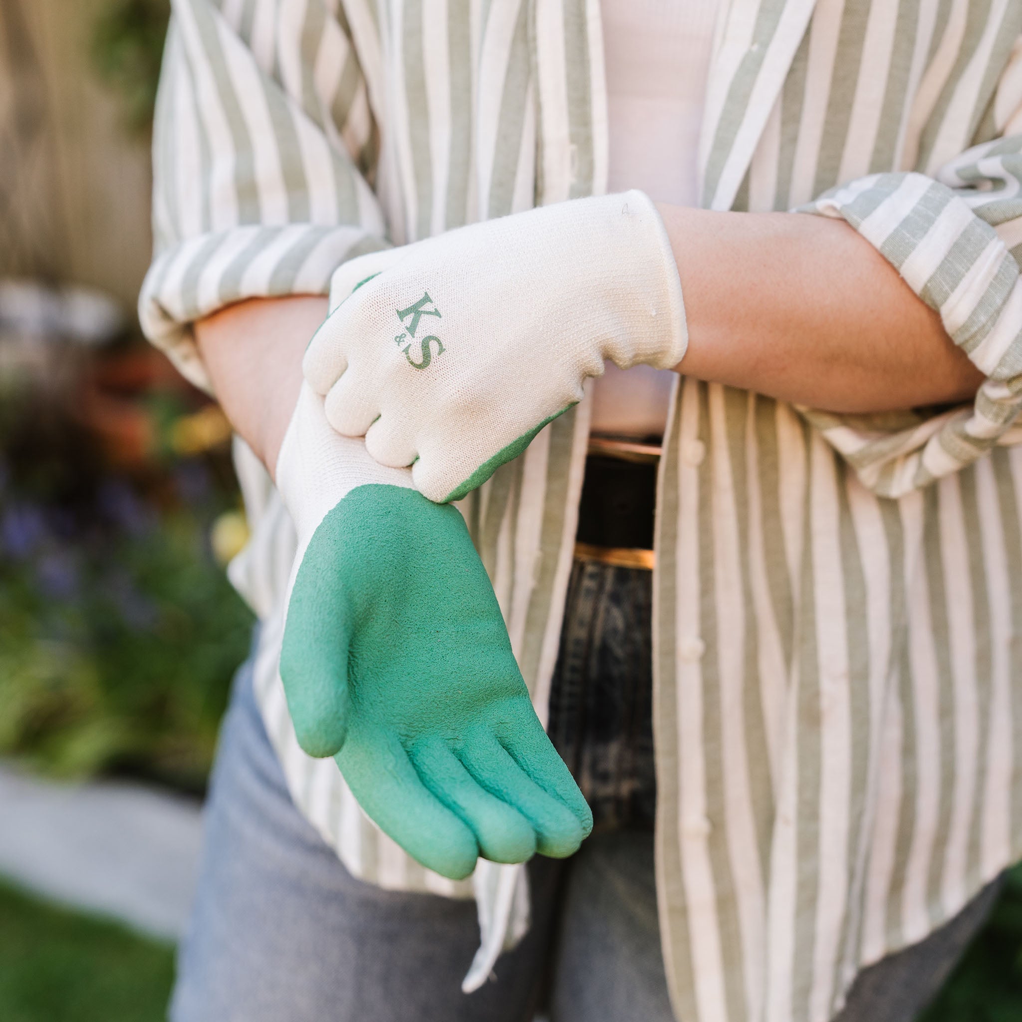 Kent & Stowe Pistachio Natural Bamboo Gloves detail