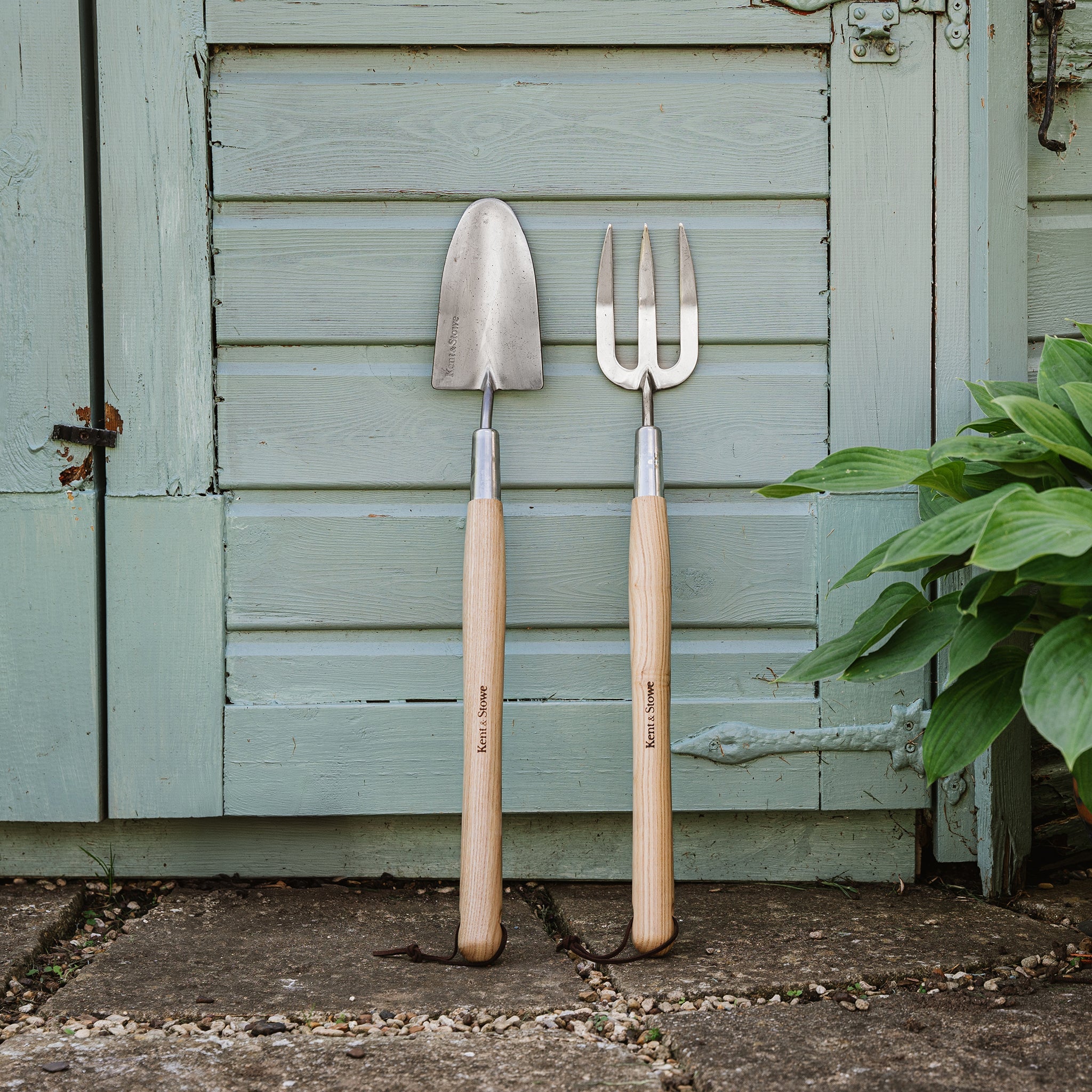 Kent & Stowe Stainless Steel Border Hand Fork in use