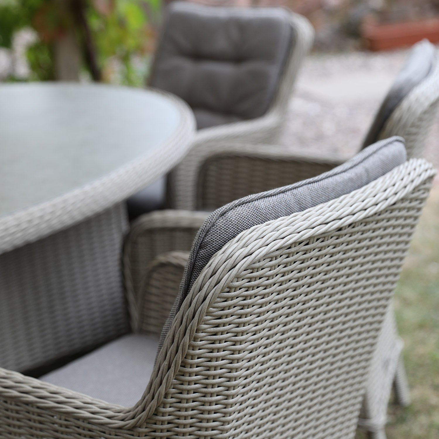 Cassano 4 Seat 120cm Round Dining Set with 2.5m Deluxe Crank Parasol