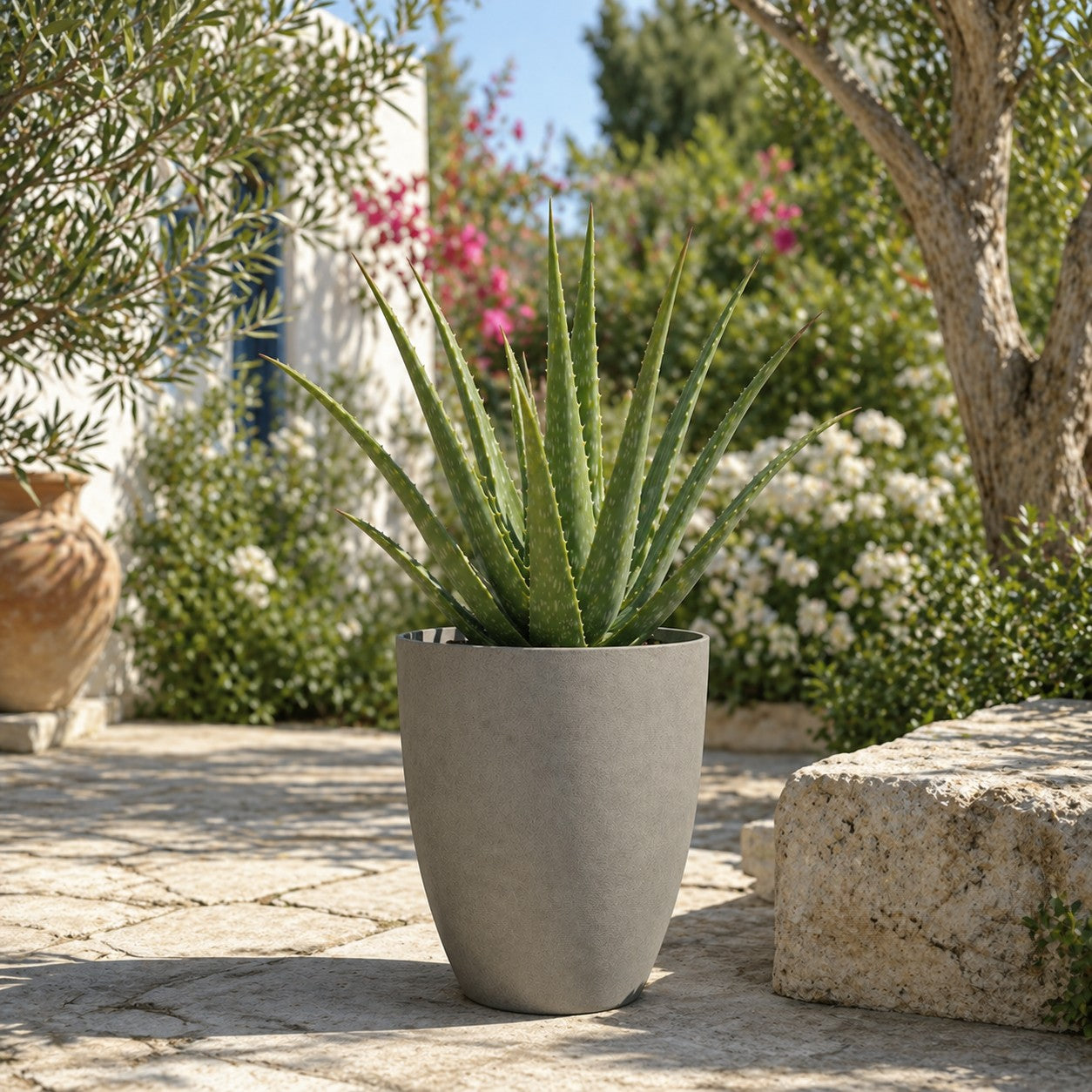 Hortus Lite - Aged Effect Plastic Mid Planter - Cement Grey - Dia 28 x Height 34.5cm Dia28 - concrete planter for indoor and outdoor use
