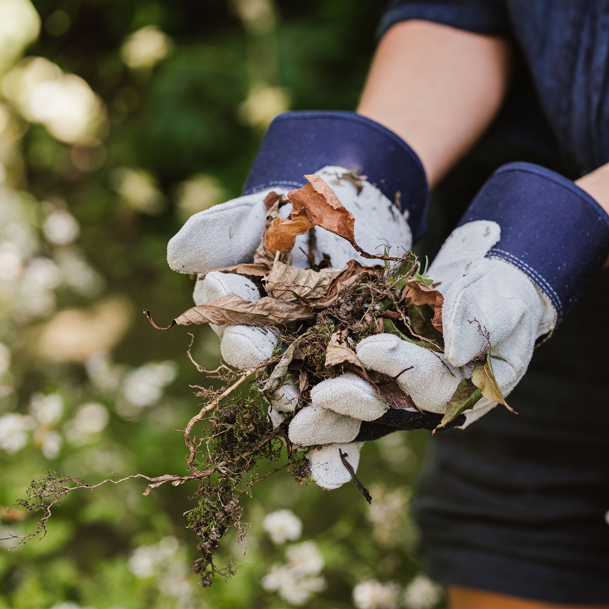 Kent & Stowe Fleece Lined Rigger Gloves in use
