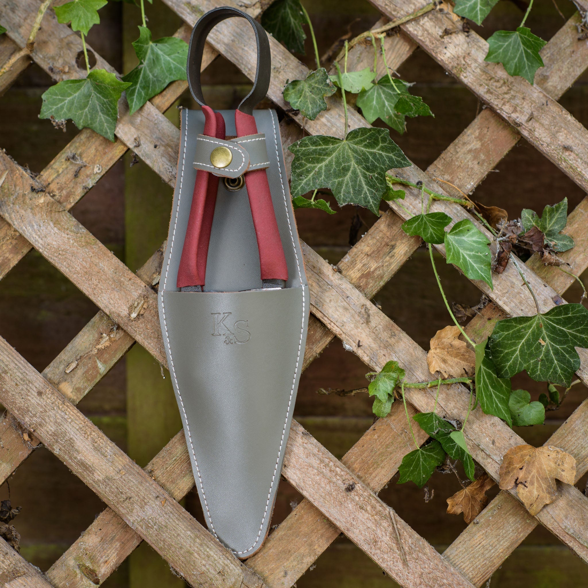 Kent & Stowe Large Topiary Shears Holster detail